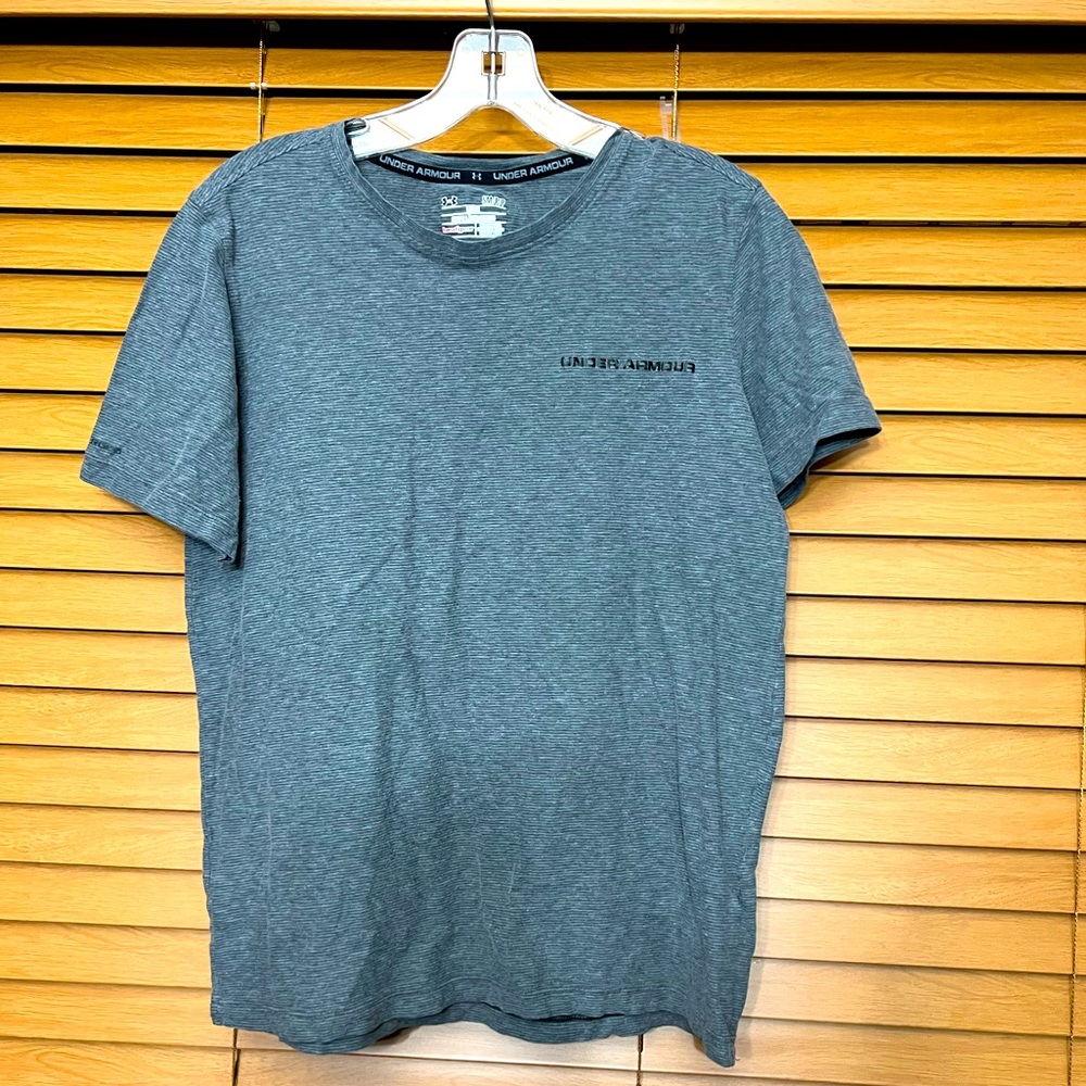 Under Armour loose heatgear Tee SZ SM/P/P